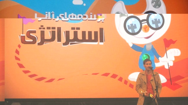 در این بخش هم آب های آبی برنده شد. غزال زرین بازی استراتژیک سال به بازی آب های آبی تعلق گرفت. یه ذره همچین خیلی کم مشکوک میزنه این بازی!