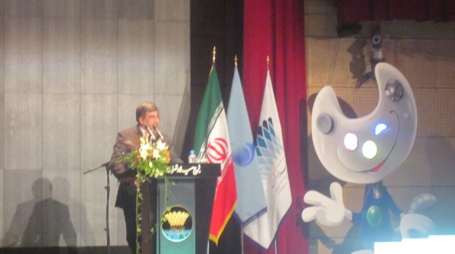 آقای جنتی، وزیر ارشاد هم در سالن بود و سخنرانی کوتاهی هم کرد.