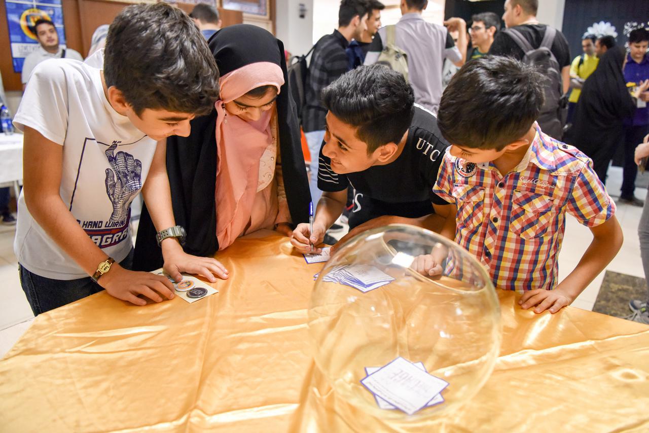 بنیاد ملی بازی‌های رایانه‌ای, صنعت بازی ایران, گوشی موبایل - Mobile Phones (Smart Phones)