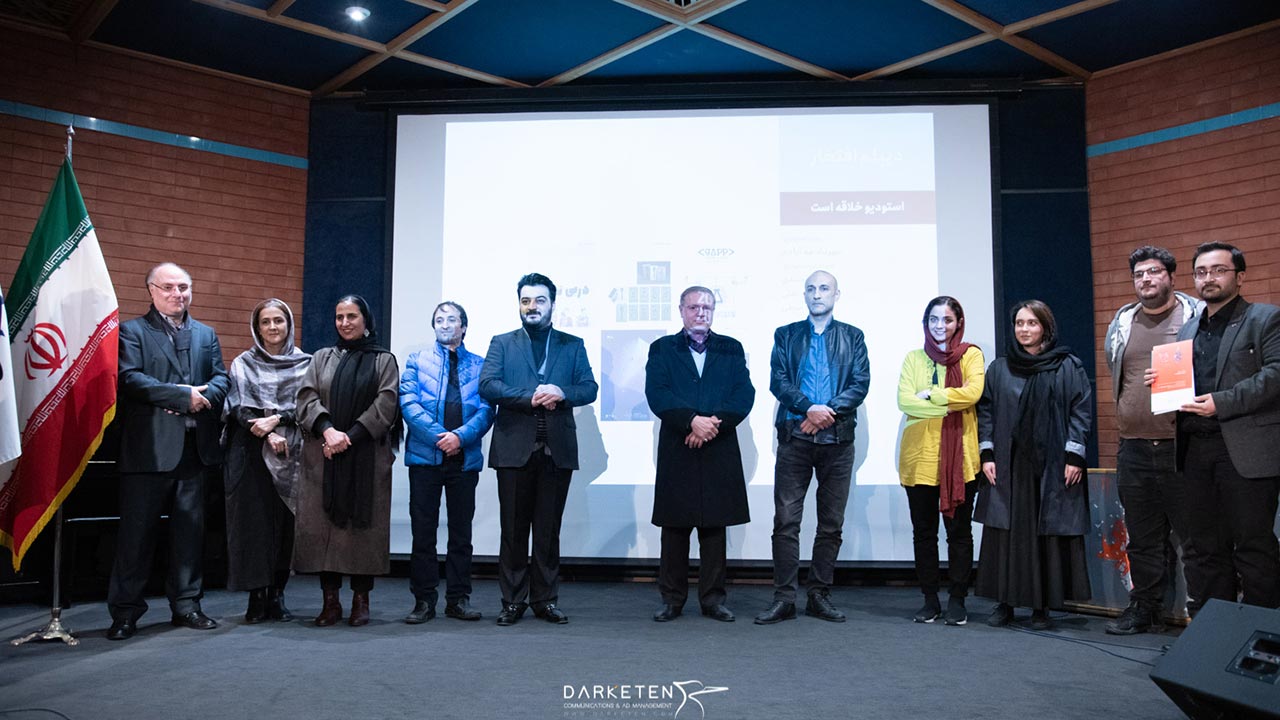 مصاحبه با استودیو است (AST)