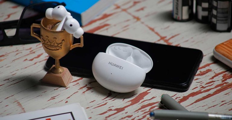 مقایسه‌ی Huawei Freebuds 4i و Xiaomi Mi True 2